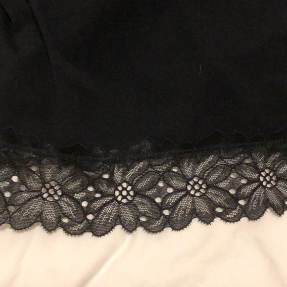 🎃4/20🎃 v neck Woman’s tank black with lace. - Picture 3 of 7